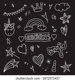 Conjunto de doodles de unicornio hechos a mano, aproximadamente, dibujados a mano. Corazón, estrella, corona, decoración mágica, decoraciones en fondo blanco Vector EPS