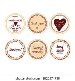 Conjunto de etiquetas redondas, insignias con texto Hand hecho, gracias, con elementos doodle aislados en fondo blanco. Colección de diseño diferente para tienda, vendedor.