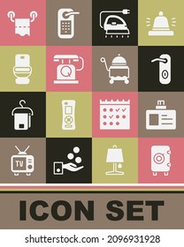 Fijar la caja fuerte, la insignia de identificación, el mango de la puerta, la plancha eléctrica, el teléfono, el tazón del inodoro, el rollo de papel y cubierto con el icono de la bandeja. Vector