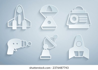 Set Satellite dish, Space cápsula, Ray gun, Rocket ship y icon. Vector