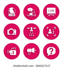 Set Satellite, Megaphone, Speech Blase Chat, Fernsehbericht, Kinokamera, Foto, Live und Symbol. Vektorgrafik