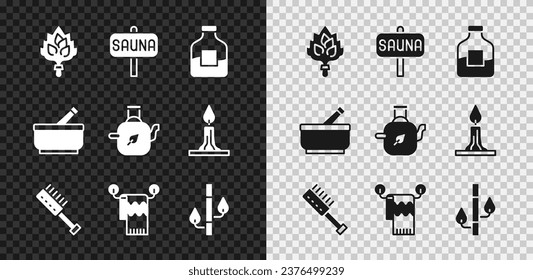Poner la escoba de la Sauna, la botella de vodka, el cepillo, la toalla sobre la percha, el bambú, el mortero y el almirez y la tetera con un icono de hoja. Vector