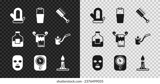 Ponga Sauna mitten, cubo, cepillo, máscara cosmética facial, termómetro, vela quemante, botella de vodka y toalla sobre icono de colgador. Vector