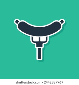 Coloca la salchicha en el icono del tenedor aislado sobre fondo blanco y negro. Salchicha a la parrilla y el signo del aroma.  Vector