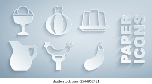 Coloque la salchicha en el tenedor, el pastel de jalea, el vaso de jarra con leche, la berenjena, la cebolla y el helado en el icono del tazón. Vector