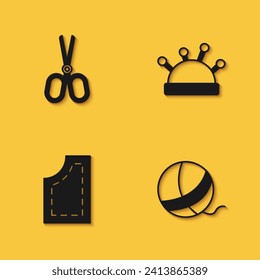 Ponga tijeras, bola de yarn, patrón de coser y icono de la cama y agujas de aguja con sombra larga. Vector