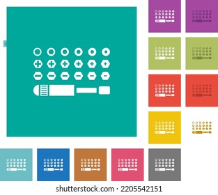 Juego de destornilladores bits de iconos planos multicolor en fondos cuadrados simples. Se incluyeron variaciones de iconos blancos y oscuros para efectos de movimiento o activos.