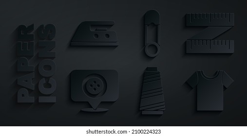 Set Nähgarn, Tape-Maß, Location-Schneidershop, T-Shirt, Sicherheitstitel und Elektro-Eisensymbol. Vektorgrafik