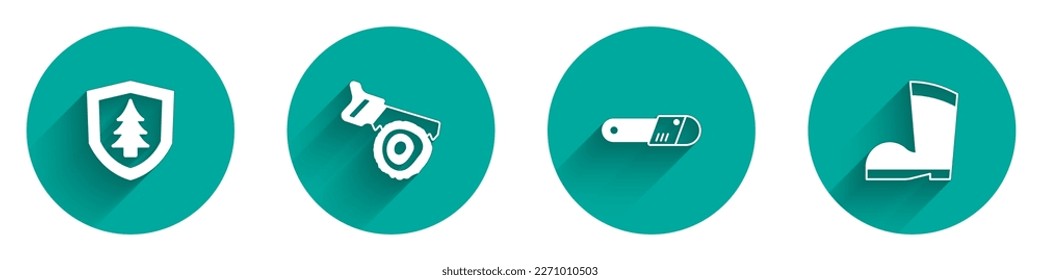 Ajuste Escudo con árbol, sierra de mano y tronco, símbolo de funda de goma impermeable y Chainsaw con sombra larga. Vector