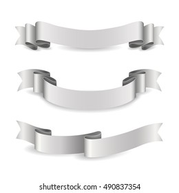 Satz glänzender Silberbänder. Vektorrealistische Elemente für Ihre Design-Geschenkkarte oder Einladung für Ferien. Einzeln vom Hintergrund.