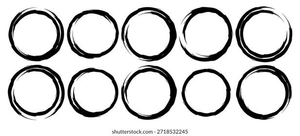 Conjunto de sinais isolados no vetor de fundo branco. Conjunto de ovais desenhadas à mão. Coleção de marca-texto de caneta vermelha irregular. Escrevendo sinais redondos de realce. Ilustração vetorial.