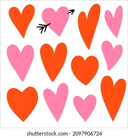 Conjunto de formas simples de corazón rojo garabato a mano libre. Elementos de diseño vectorial dibujados a mano. 