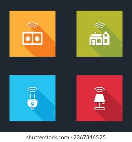Stecken Sie die intelligente Steckdose, Heimgerät mit Wireless-, Stecker- und Tischlampe Symbol. Vektorgrafik