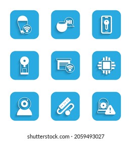 Ajuste el garaje inteligente, el cable de extensión eléctrico, el timbre de alarma de sonido, el procesador con CPU, la cámara web, la máquina de café, la llave y el icono de la bombilla. Vector