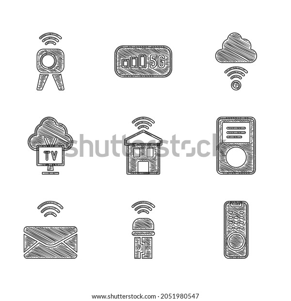 Set Smart home with wi-fi, Usb\
wireless adapter, Remote control, Music player, Mail and e-mail,\
Tv, Network cloud connection and Web camera icon.\
Vector