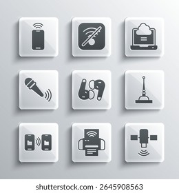 Definir sistema de impressora inteligente, Satélite, Antena, Fones de ouvido de ar, Transferência e armazenamento de dados, Microfone sem fio, Móvel com conexão sem fio wi-fi e ícone de conexão em nuvem de rede. Vetor