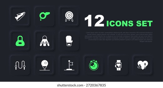 Set Reloj inteligente con corazón, ritmo cardíaco, reloj lanzadera de bádminton, cronómetro, peso, camiseta de pelota de golf, silbato e icono de bandera. Vector