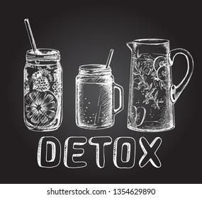 Conjunto de suavidades en diferentes tazas. Superalimentos y el concepto de alimentos para la salud o desintoxicación dietética en estilo boceto. Dibujo blanco en una pizarra negra.