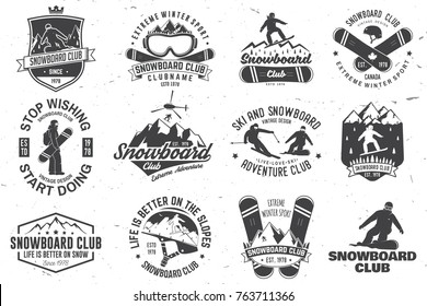 Juego de insignias o insignia del Snowboard Club.Vector. Concepto de camisa, impresión, sello o tee. Diseño de tipografía vintage con snowboarder y silueta de montaña. Deportes extremos de invierno.