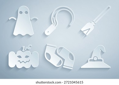 Conjunto de calcetines, escoba de la manija, calabaza, sombrero de bruja, hoz y fantasma icono. Vector
