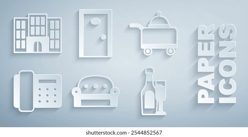 Set Sofa, mit Tablett Essen, Telefon Handapparat, Champagner Flasche Glas, Hoteltür und Gebäude-Symbol bedeckt. Vektorgrafik