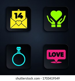 Setzen Sie eine Sprechblase mit Textliebe, Umschlag mit Valentinherz, Diamond-Verlobungsring und Herz auf der Hand. Schwarze Quadrat-Taste. Vektorillustration