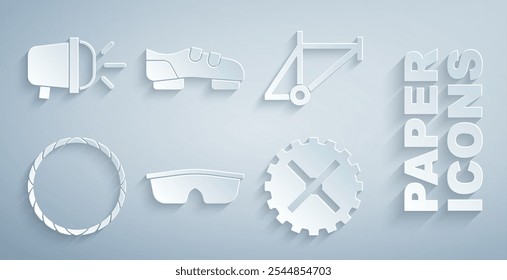 Conjunto de gafas de sol de ciclismo deportivo, marco de bicicleta, rueda, piñón, manivela, zapatos e icono de la lámpara principal. Vector