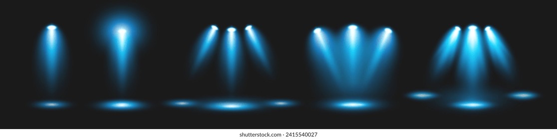 Un conjunto de focos iluminan el escenario con luz azul gracias a la iluminación sobre un fondo negro. Luces luminosas con focos. Fuentes de luz vectorial. La luz del foco. EPS vectoriales