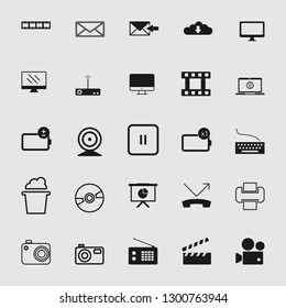 Set of standard media and multimedia icons 