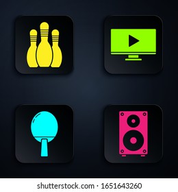 Set Stereo Lautsprecher, Bowling Pin, Racket für Tischtennis und Online-Play-Video. Schwarze Quadrat-Taste. Vektorillustration