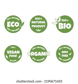 Conjunto de pegatinas sobre un fondo verde. Eco, producto natural, bio, comida vegana, orgánico, pegatinas sin OMG con hojas verdes. Logo, sello, etiqueta. Ecología del icono. Productos orgánicos. Vector.