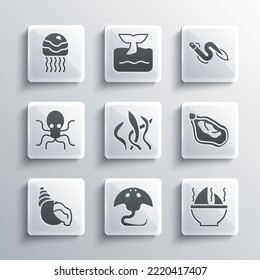 Set Stingray, Shark fin soup, Mussel, Seaweed, Scallop sea shell, Octopus, Jellyfish and Eel icon. Vector
