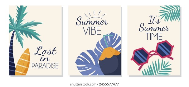 Set von Sommerplakaten mit Surfbrett, Sonnenbrille und Palmblättern auf beigem Hintergrund flache Vektorillustration-Set für Social Media Post Design. Poster der Sommerferien Vorlage.