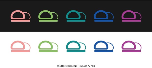 Establece el icono Sushi aislado en el fondo blanco y negro. La comida tradicional japonesa.  Vector