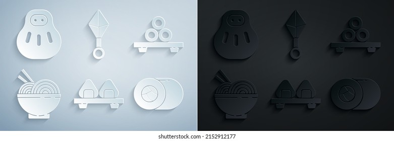 Ponga Sushi en la tabla de corte, tazón de fideos asiáticos y palillos, shuriken ninja japonés e icono del gato neko Maneki. Vector