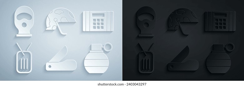 Poner cuchillo del ejército suizo, bomba dinamita, etiqueta de perro militar, granada de mano, casco y icono de Balaclava. Vector