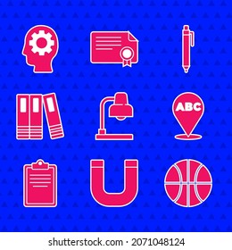 Fijar lámpara de mesa, imán, baloncesto, alfabeto, portapapeles con lista de verificación, carpetas de Office, lápiz y cabezal dentro del icono. Vector