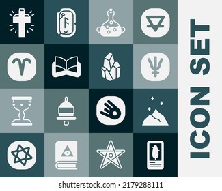 Juego de tarjetas Tarot, pólvora mágica, planeta Neptuno, veneno en botella, libro de magia antigua, Aries zodiac, cruz cristiana e ícono de piedra. Vector