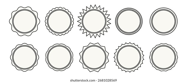Conjunto de diez etiquetas retro vacías con varios bordes que crean un diseño vintage