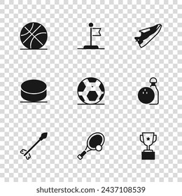 Juego de raqueta de tenis con bola, boliche y, copa de premio, fútbol, zapatillas de fitness zapatos, baloncesto, bandera e icono de disco de hockey. Vector