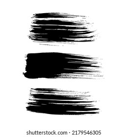 Conjunto de tres pinceladas negras. manchas de tinta dibujadas a mano aisladas sobre fondo blanco. Ilustración del vector