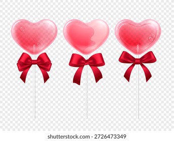 Conjunto de tres chupetes brillantes en forma de corazón con lazos de cinta roja en palos. Elementos románticos del caramelo aislados en el fondo transparente para San Valentín, diseño del amor, regalos, tarjetas.