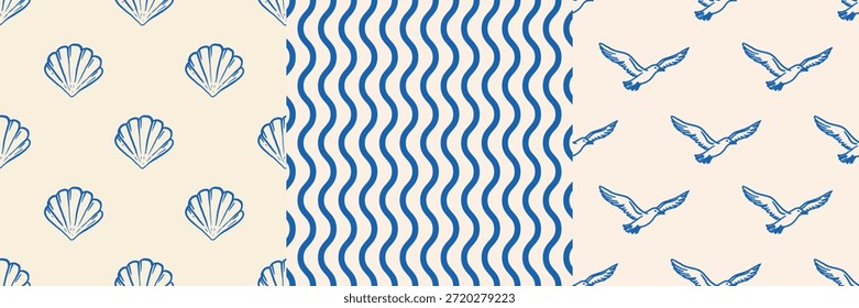 Conjunto de tres patrones marinos sin costura. Conchas de vieira azul, líneas onduladas y gaviotas en vuelo sobre fondos claros. Ideal para diseños de temática náutica, estampados textiles y embalajes de playa.