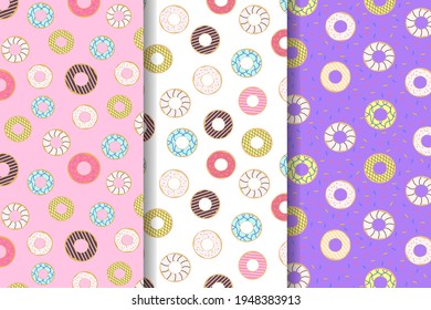 Satz von drei Nahtlosen Mustern von Donuts mit buntem Eis. Trendschöne Donuts Weiß, rosa und violetter Hintergrund