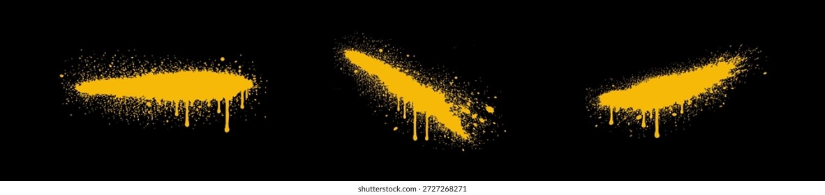 Conjunto de tres vibrantes rayas de pintura en aerosol amarillo con goteos realistas y salpicaduras sobre un fondo negro para el diseño urbano de graffiti.