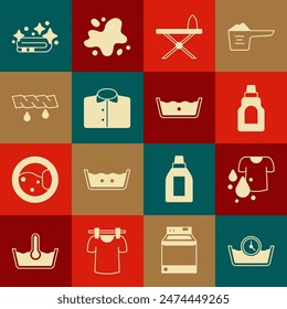 Set Time wash, Camiseta sucia, Botella para agente de limpieza, Plancha y tabla de planchar, Camiseta, Ropa apretada, Pila de toallas e icono de temperatura. Vector