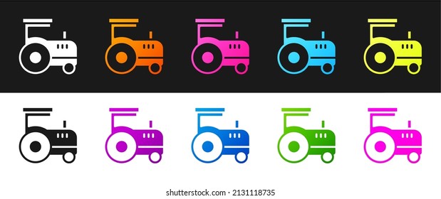 Ajuste el icono de Tractor aislado en fondo blanco y negro.  Vector