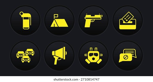 Conjunto de atasco de tráfico, caja de votación, megáfono, máscara de gas, pistola o pistola, campamento de protesta, chat de burbujas de discurso e icono de granada de mano. Vector