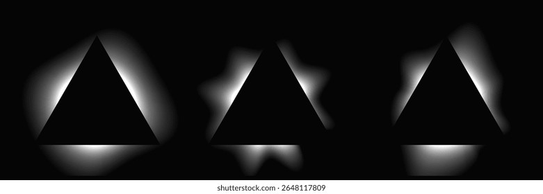 Conjunto de quadros de iluminação de triângulo com gradiente. Três faixas de néon branco isoladas sobre fundo preto. Ilustração vetorial