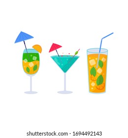 Juego de cócteles tropicales. Bebidas alcohólicas de verano en gafas en la playa, mojito, vodka, sambuca, martini, jugos, sangrienta maría. Concepto de vacaciones para la invitación de fiesta, menú del bar. Ilustración del vector